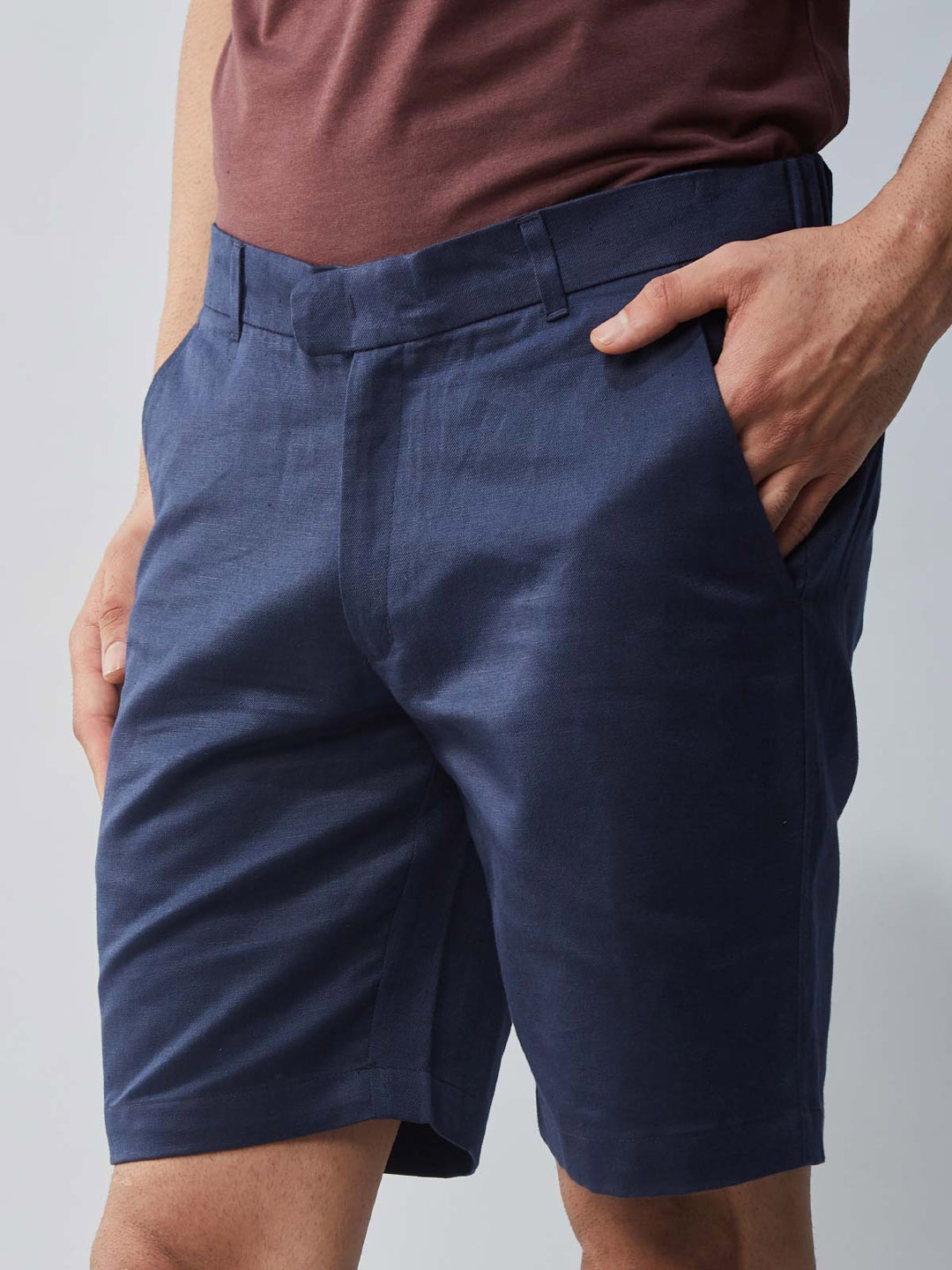 

Beyours Men Mid-Rise Linen Shorts, Navy blue