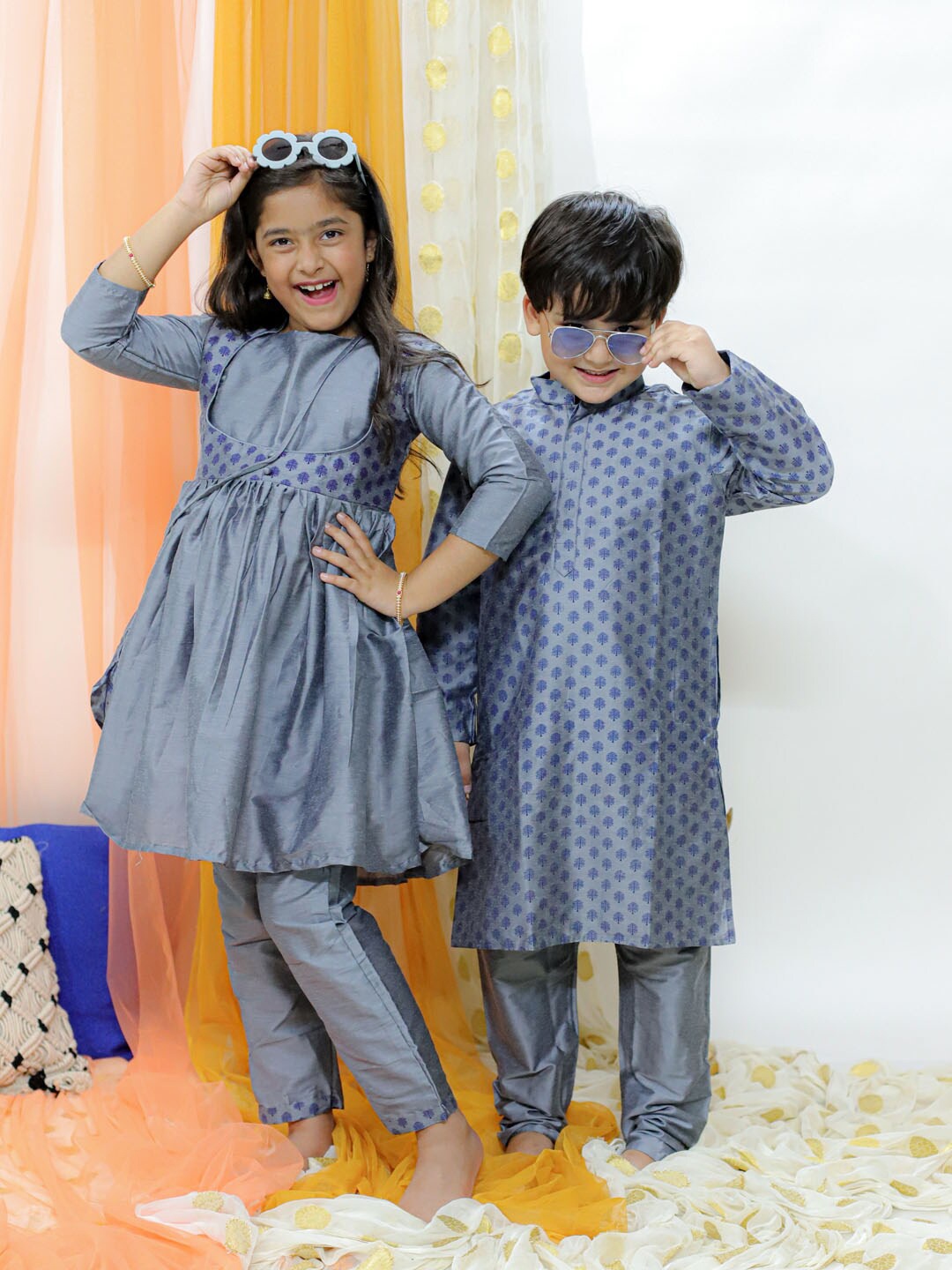 

VASTRAMAY Boys Ethnic Printed Mandrain Collar Ethnic Printed Regular Kurta Set, Grey