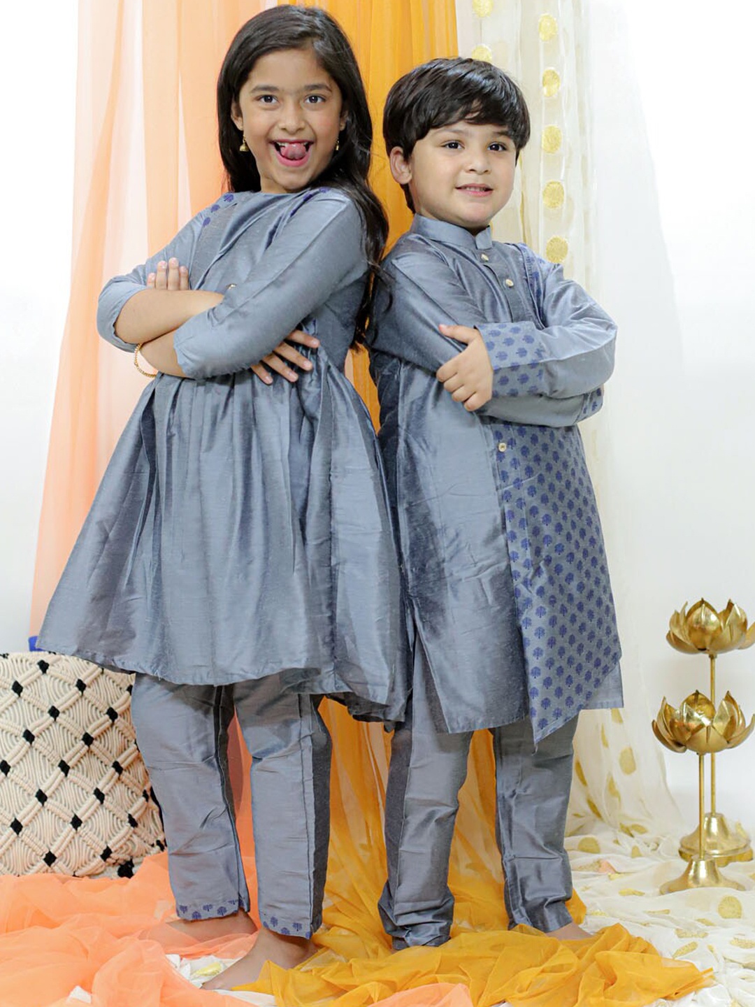 

VASTRAMAY BoysEthnic Motifs Printed Angrakha Kurta With Pyjamas, Grey