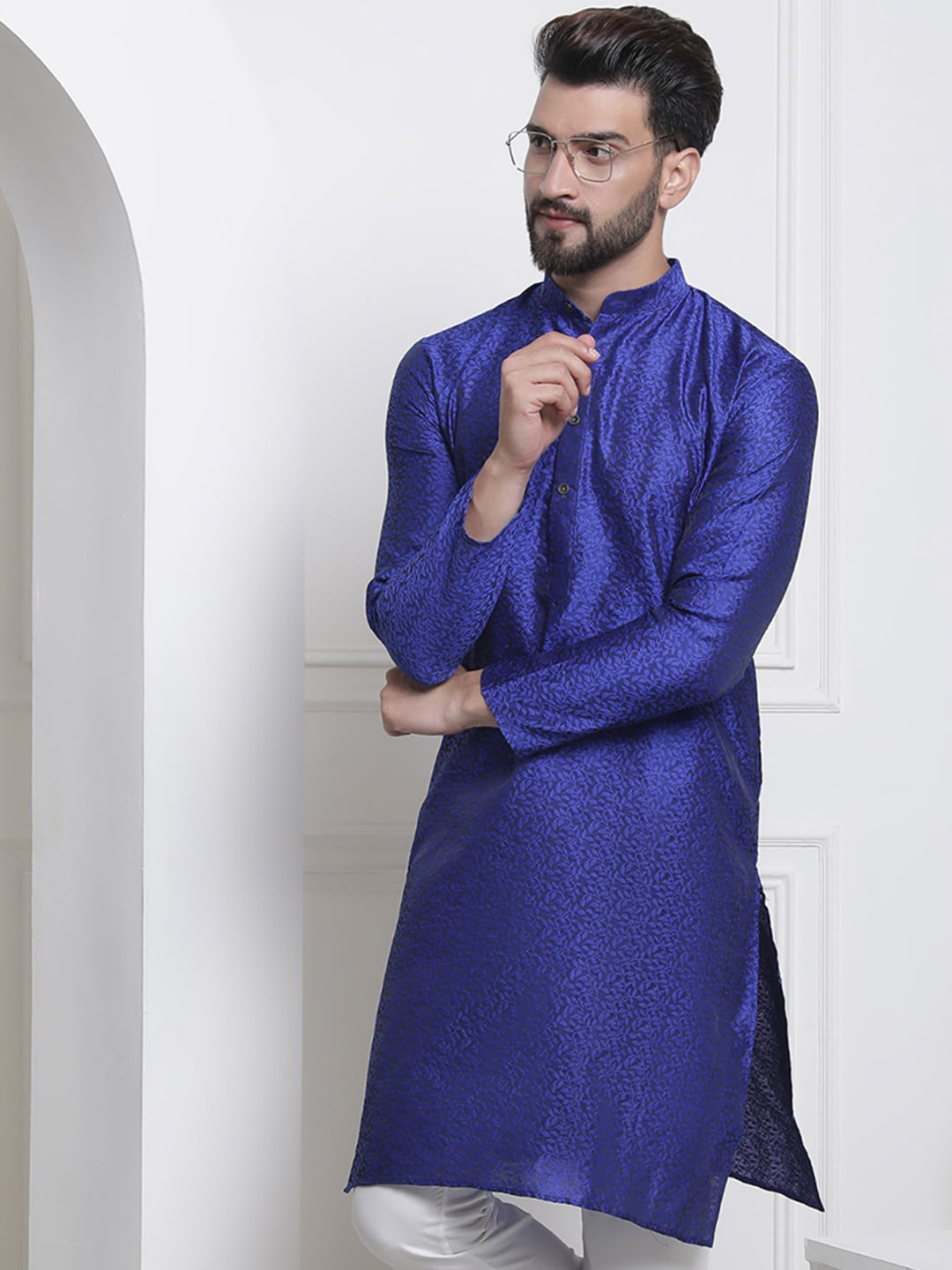 

SOJANYA Floral Woven Design Mandarin Collar Straight Kurta, Blue