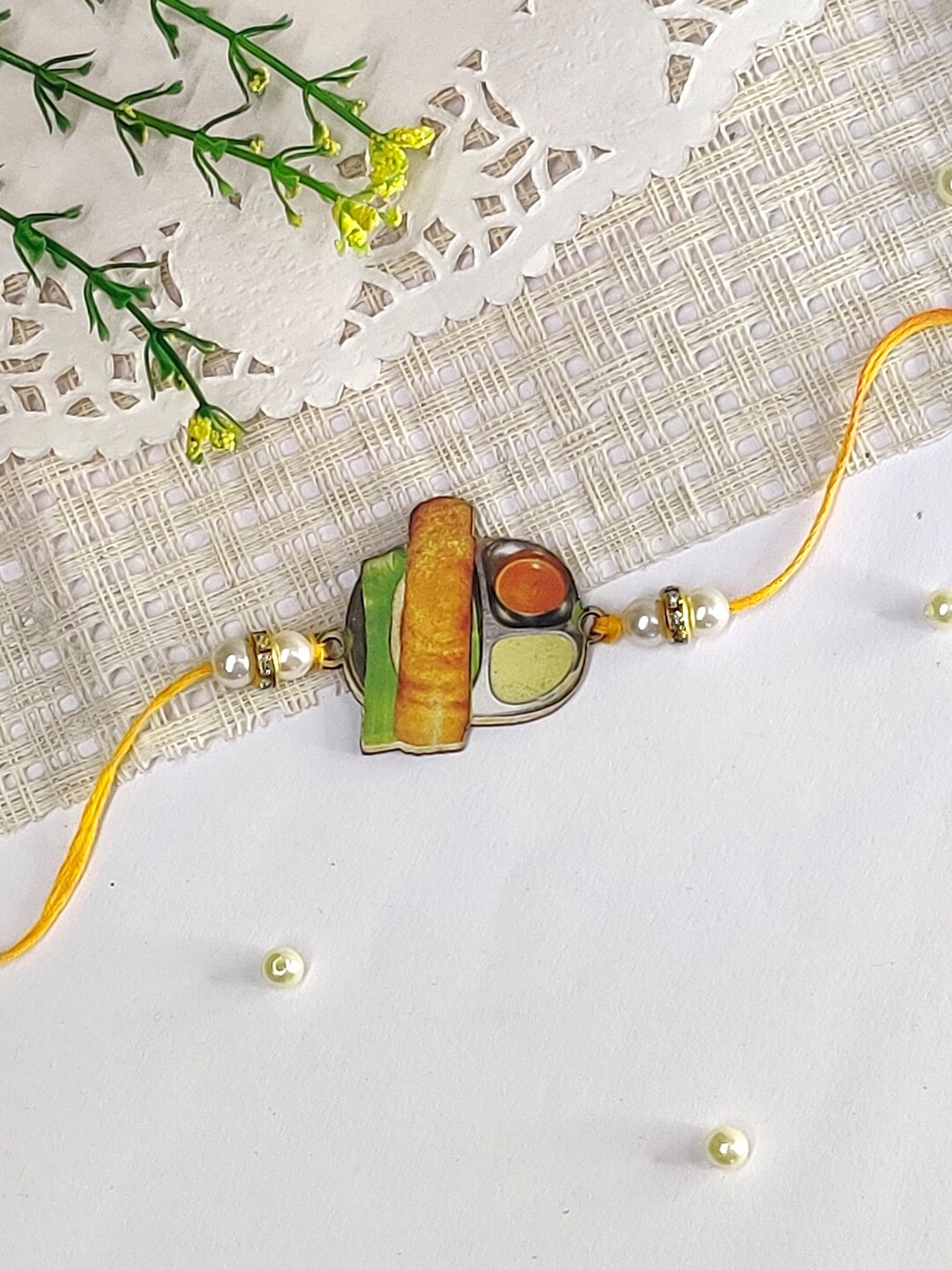 

The Magic Wand Kids Dosa Sticker Charm Rakhi, Gold