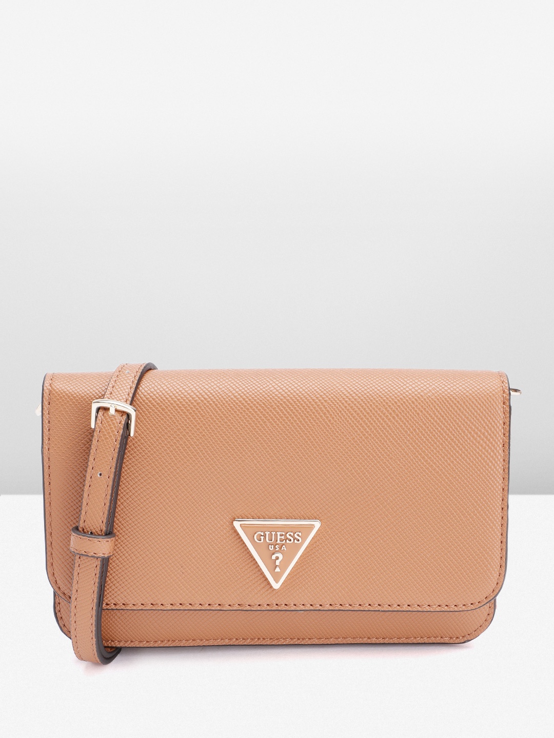 

GUESS Women Textured Purse, Brown
