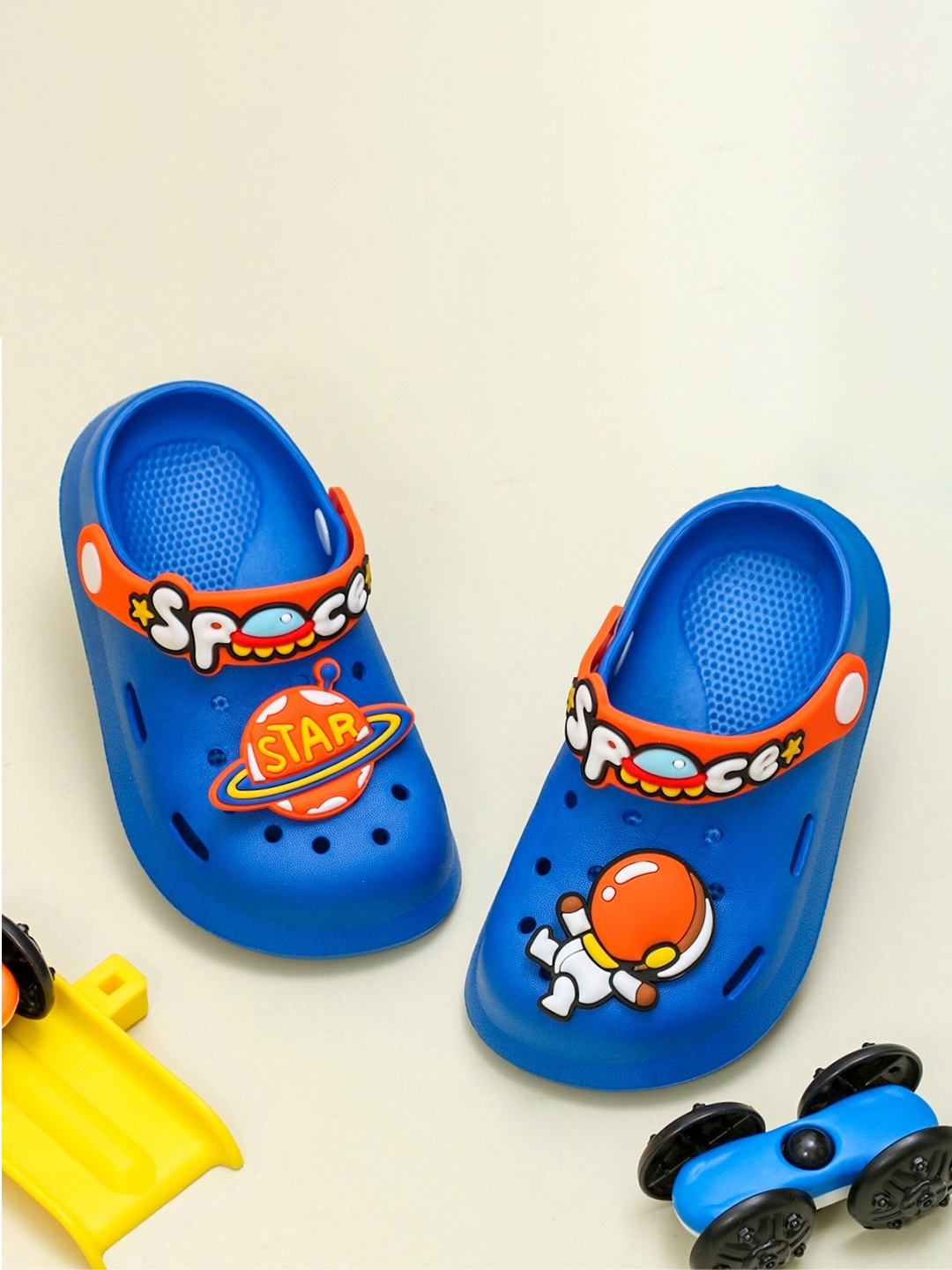 

Yellow Bee Boys Space and Astronaut Printed Rubber Clogs, Blue