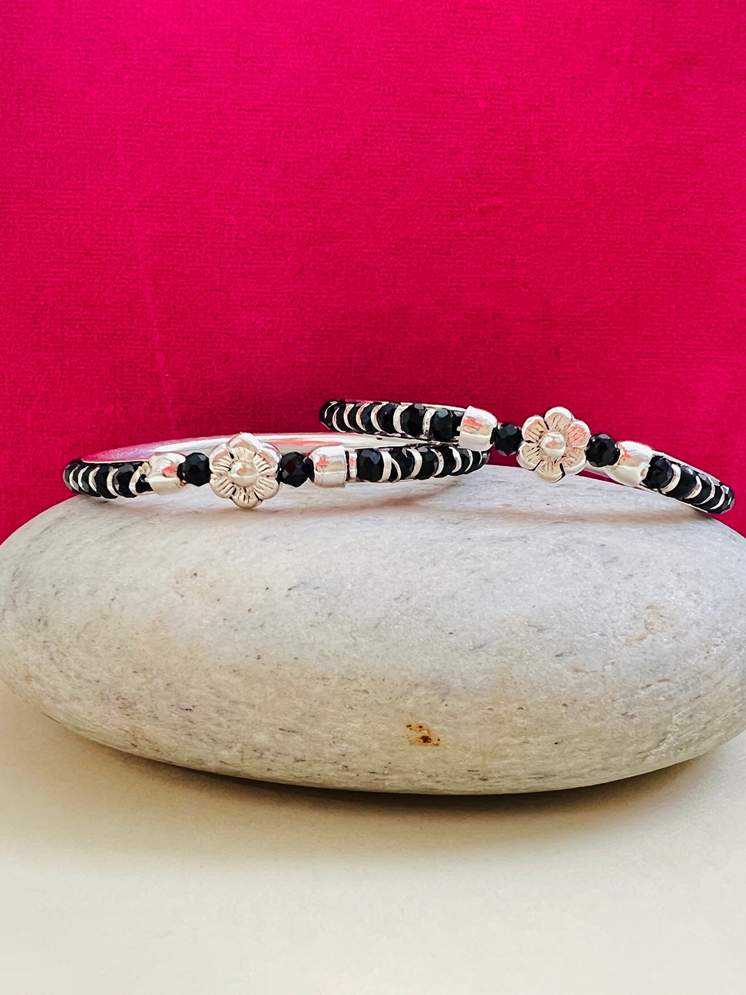 

Arte Jewels Kids Set Of 2 Silver Floral Charm Beaded Bangles