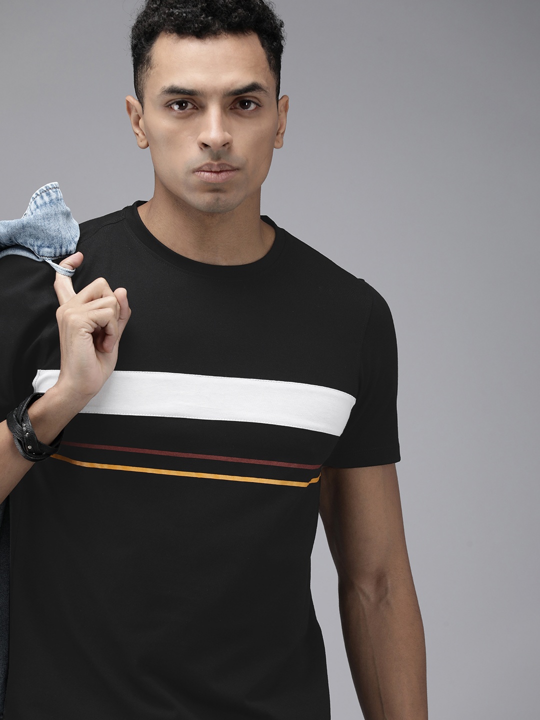 

Roadster Men Striped Regular Fit T-shirt, Black