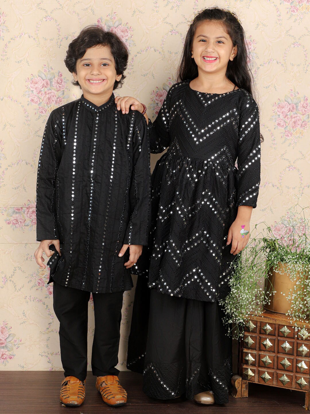 

VASTRAMAY Girls Embellished Mirror Work Ready to Wear Lehenga & Blouse, Black