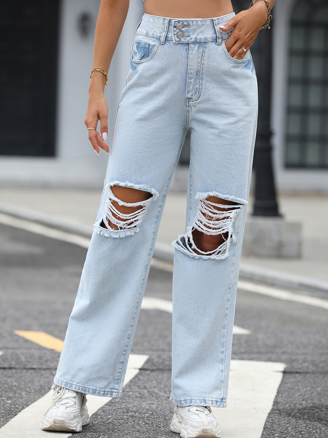 

BoStreet Women Blue Relaxed Fit High-Rise Highly Distressed Jeans