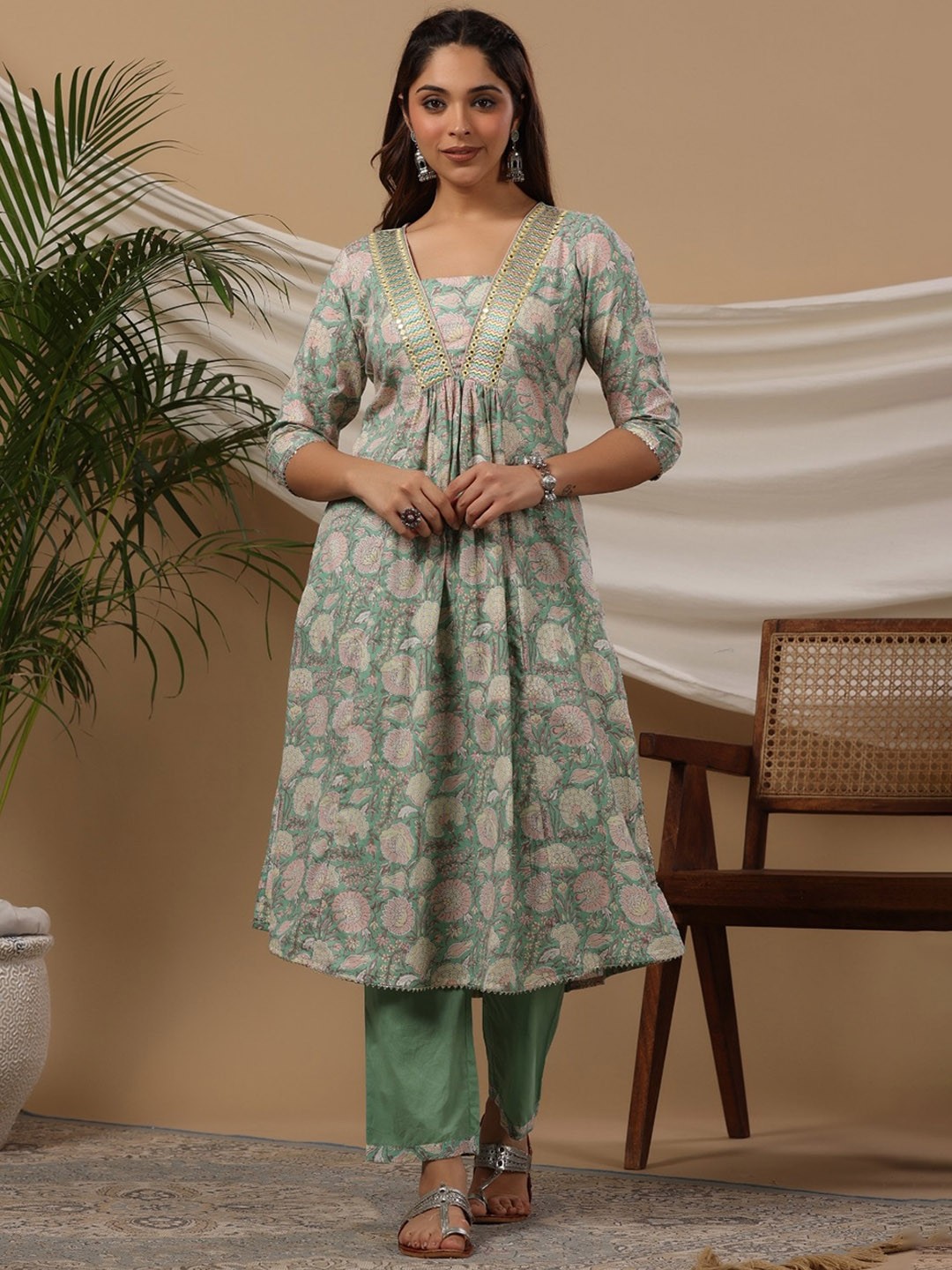 

INDYES Floral Printed V-Neck Gotta Patti Pure Cotton Kurta with Trousers, Green
