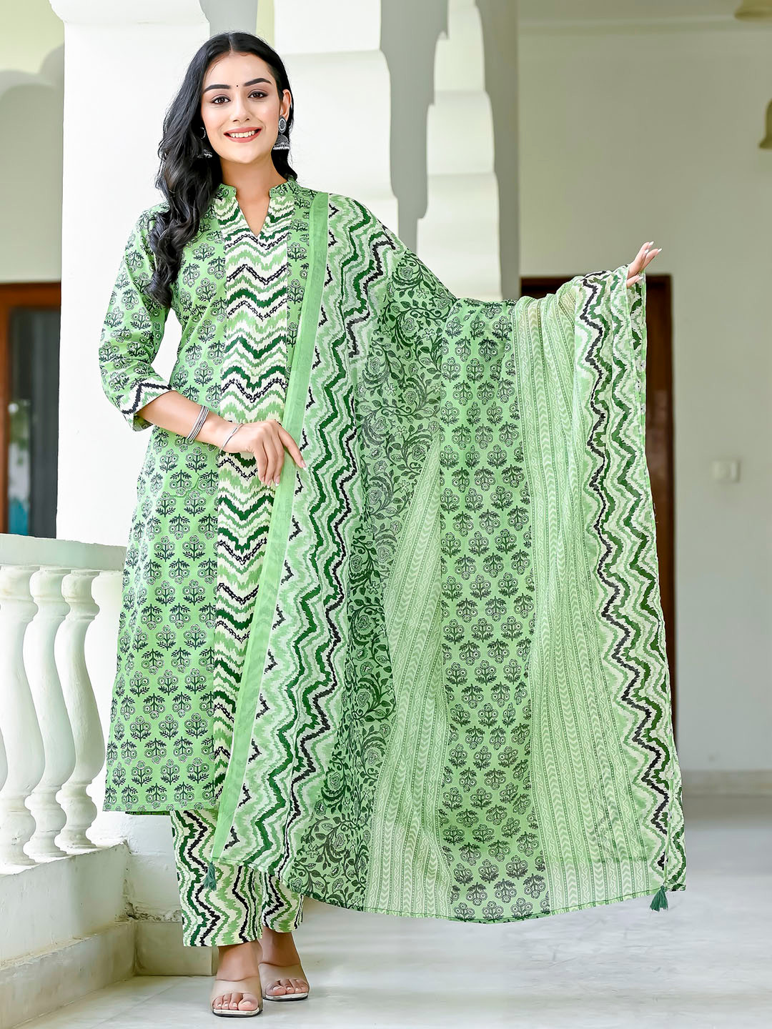 

MissKurti Mandarin Collar Floral Printed Pure Cotton Kurti & Trousers with Dupatta, Green