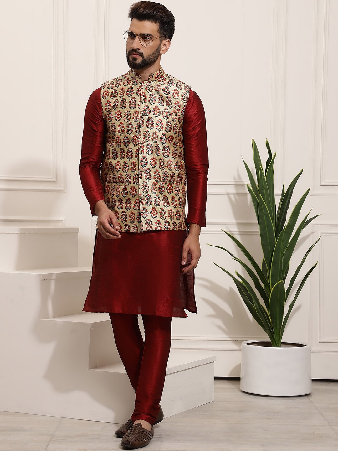 

SOJANYA Mandarin Collar Kurta With Churidar, Maroon