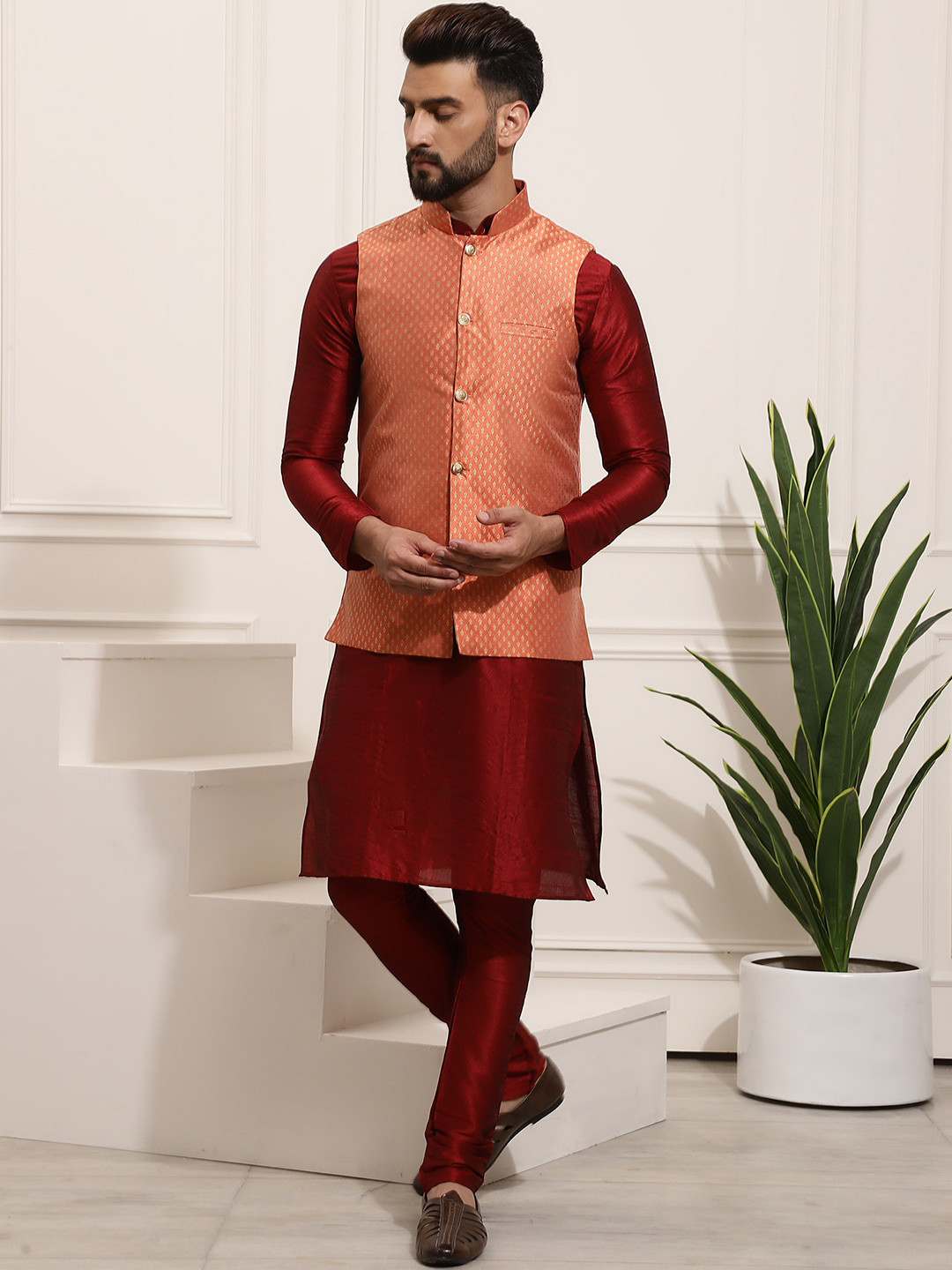 

SOJANYA Mandarin Collar Kurta With Churidar, Maroon