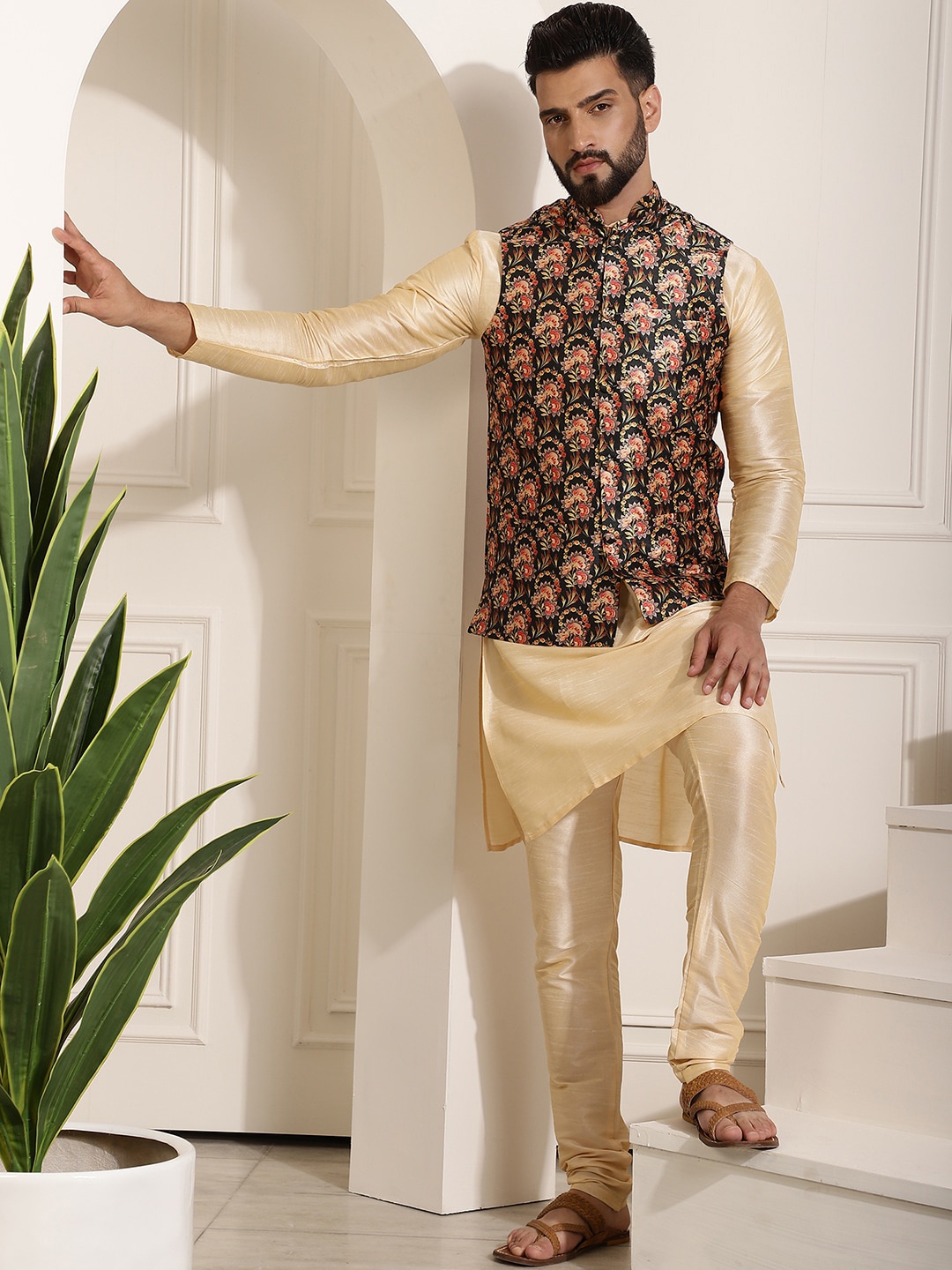 

SOJANYA Band Collar Regular Kurta With Churidar& Nehru Jacket, Gold