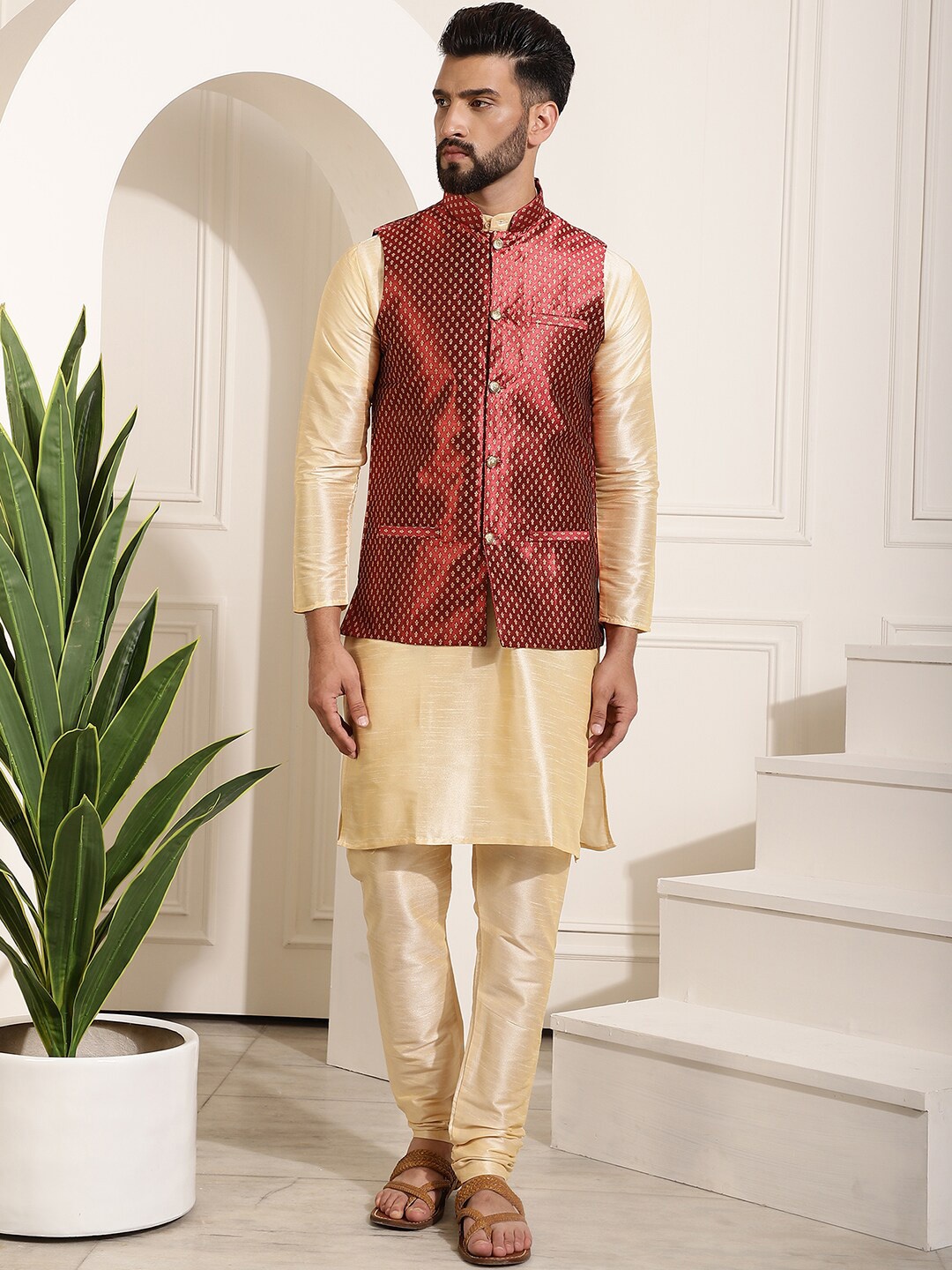 

SOJANYA Band Collar Long Sleeve Kurta Set With Nehru Jacket, Gold