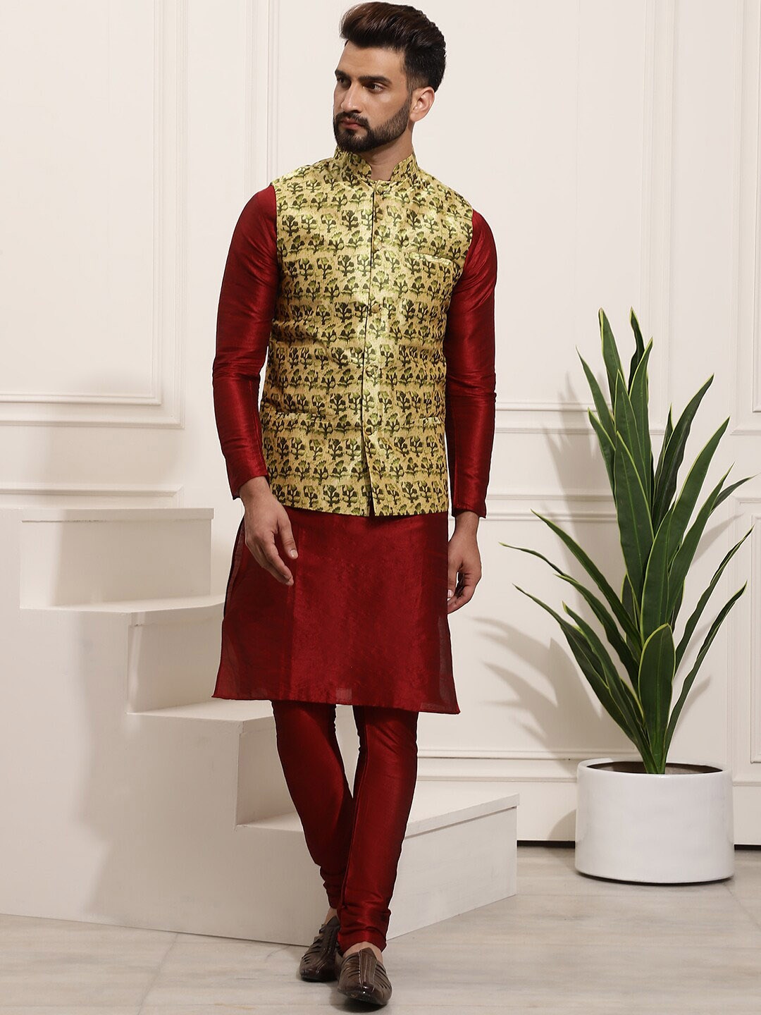 

SOJANYA Band Collar Straight Kurta & Churidar with Nehru Jacket, Maroon