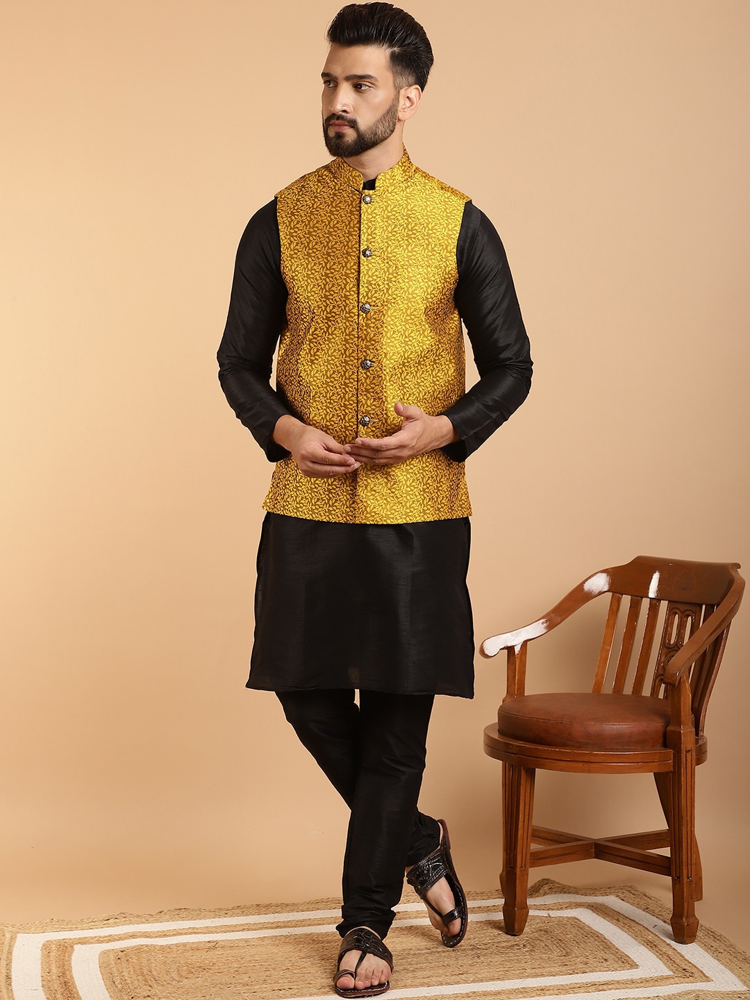 

SOJANYA Mandarin Collar Kurta with Churidar & Printed Nehru jacket, Black