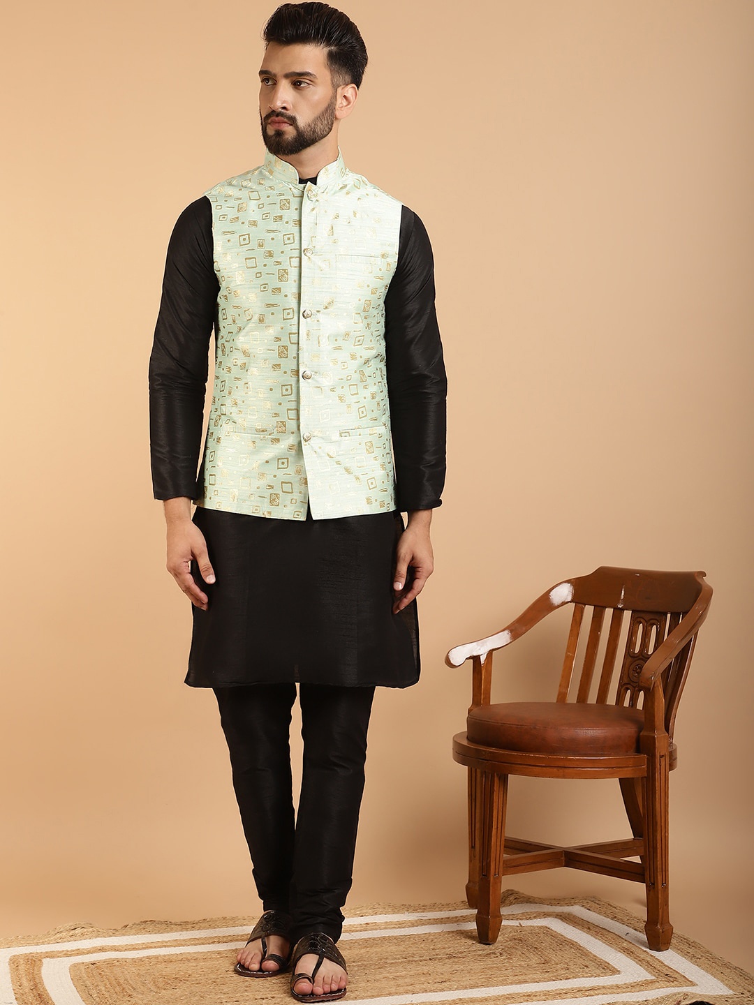 

SOJANYA Band Collar Regular Kurta & Churidar With Nehru Jacket, Black