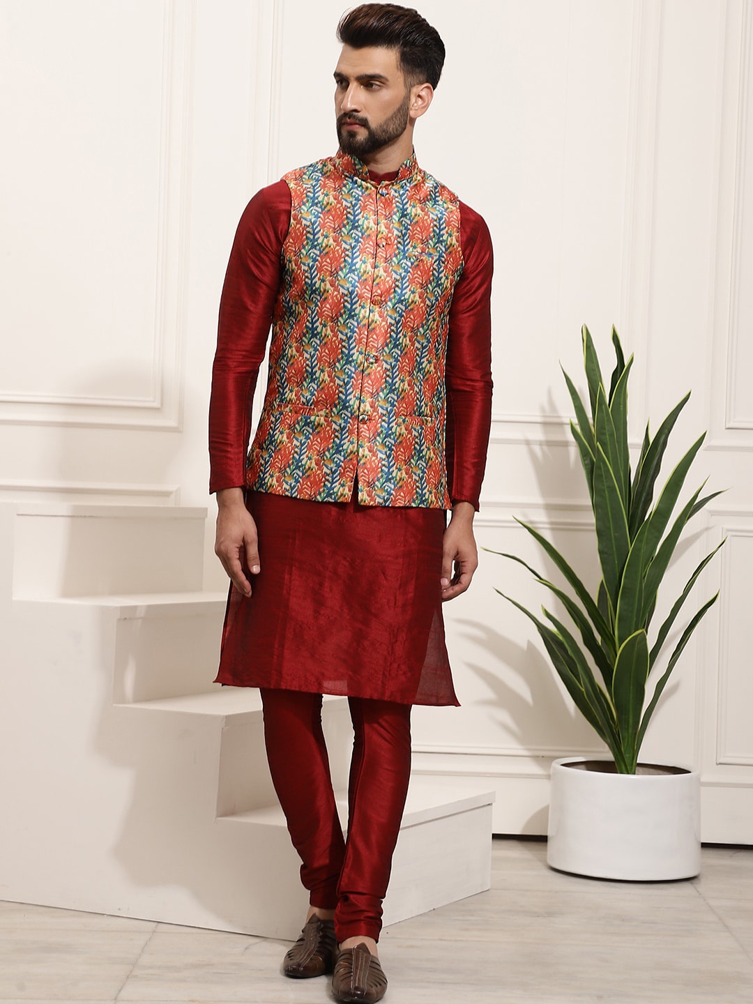 

SOJANYA Band Collar Regular Kurta & Churidar With Nehru Jacket, Maroon