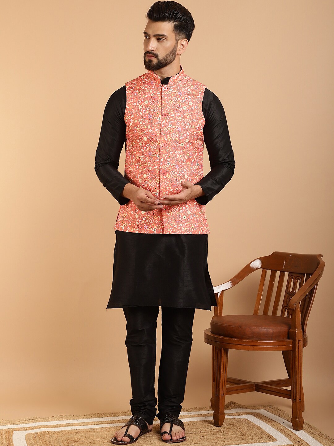 

SOJANYA Band Collar Regular Kurta & Churidar With Nehru Jacket, Black