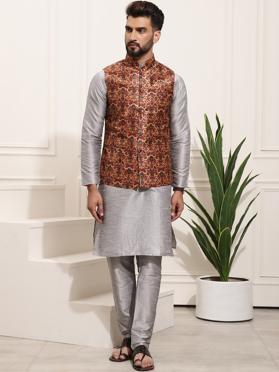 

SOJANYA Band Collar Regular Kurta & Churidar With Nehru Jacket, Grey