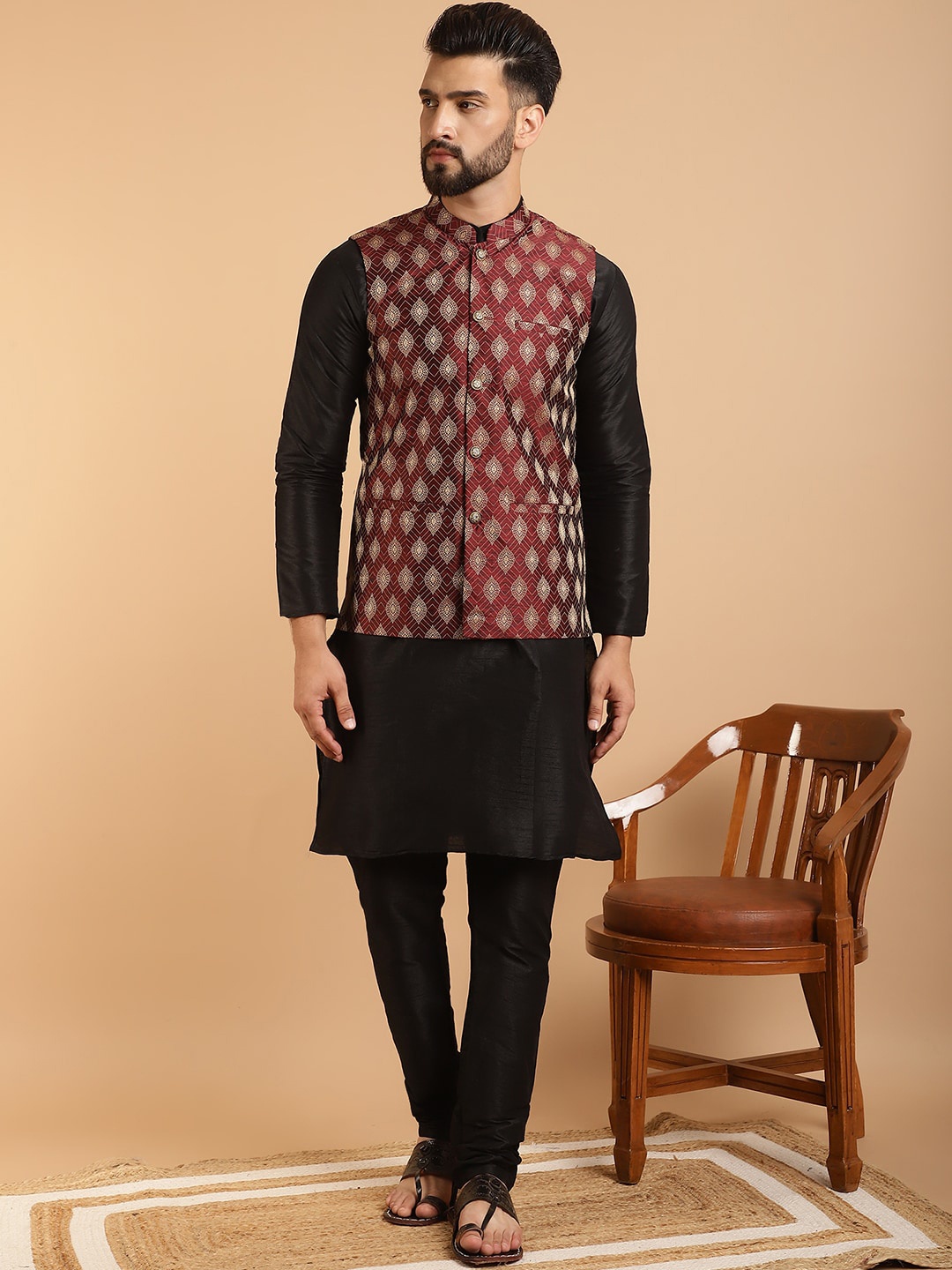 

SOJANYA Band Collar Regular Kurta & Churidar with Nehru Jacket, Black