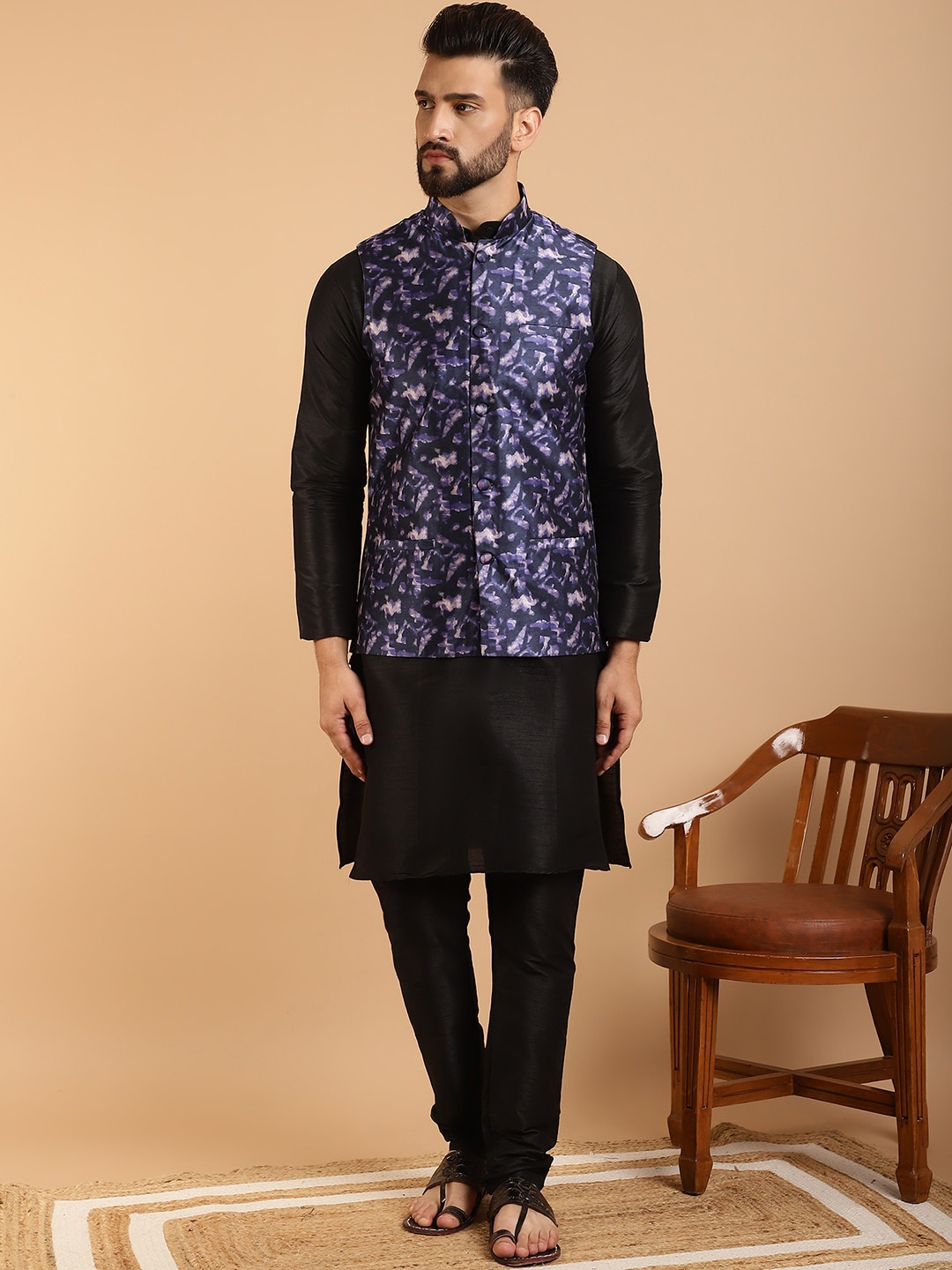 

SOJANYA Band Collar Regular Kurta & Churidar With Nehru Collar, Black