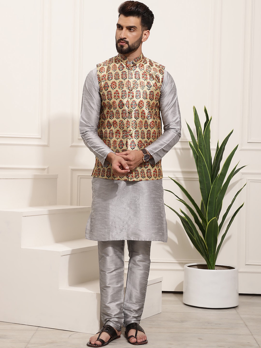 

SOJANYA Band Collar Regular Kurta & Churidar With Nehru Jacket, Grey