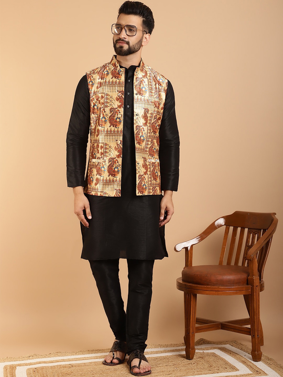 

SOJANYA Band Collar Straight Kurta with Churidar & Nehru jacket, Black