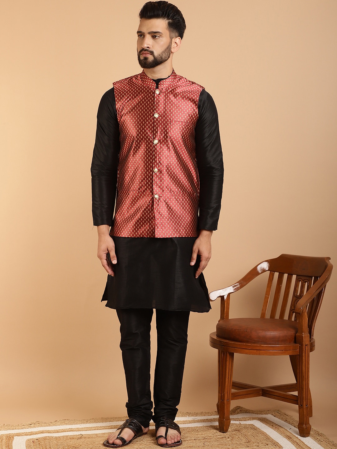 

SOJANYA Band Collar Straight Kurta with Churidar & Nehru jacket, Black