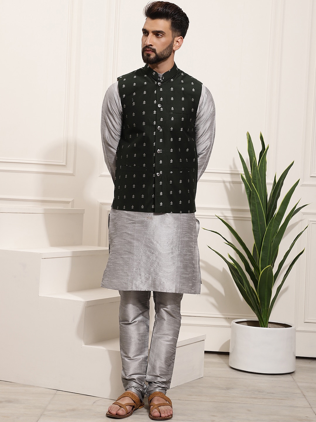 

SOJANYA Band Collar Straight Kurta with Churidar & Nehru jacket, Grey