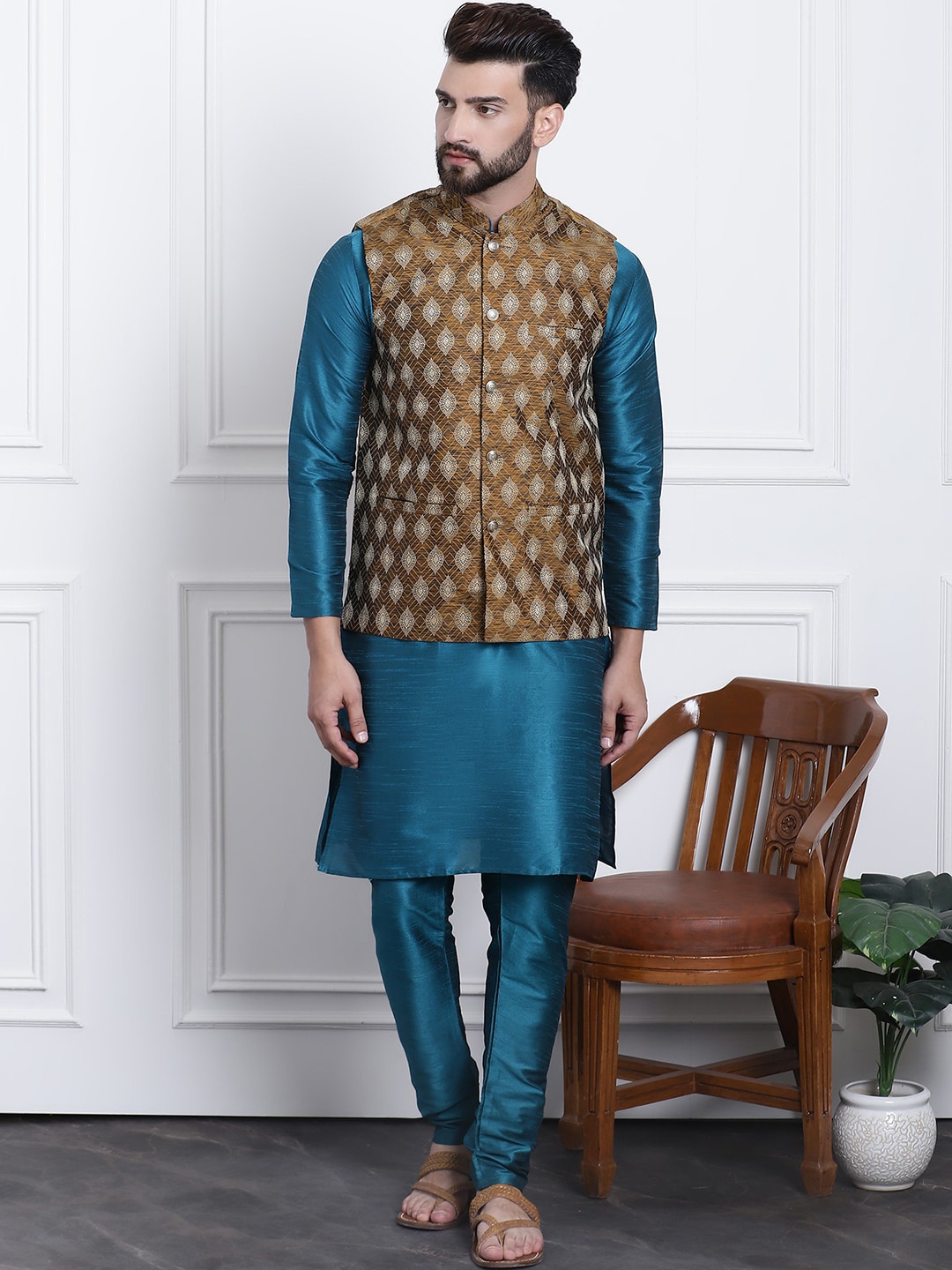 

SOJANYA Band Collar Straight Kurta with Churidar & Nehru jacket, Teal