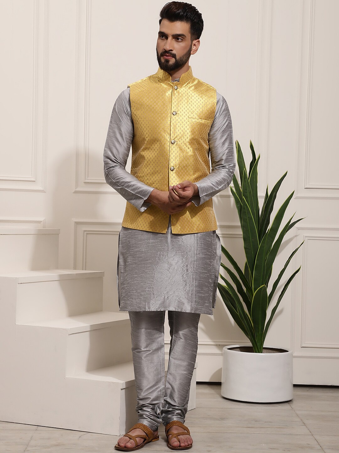 

SOJANYA Mandarin Collar Regular Kurta & Churidar With Nehru Jacket, Grey