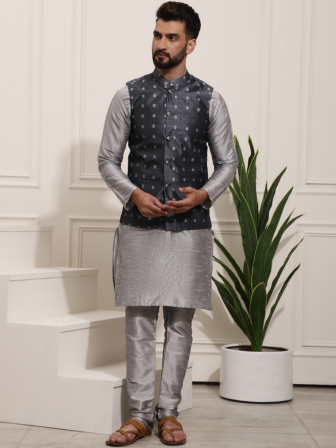 

SOJANYA Mandarin Collar Regular Kurta & Churidar With Nehru Jacket, Grey