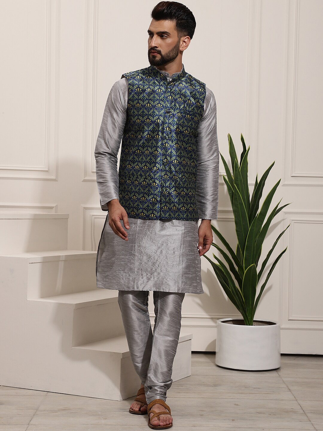 

SOJANYA Mandarin Collar Regular Kurta & Churidar With Nehru Jacket, Grey