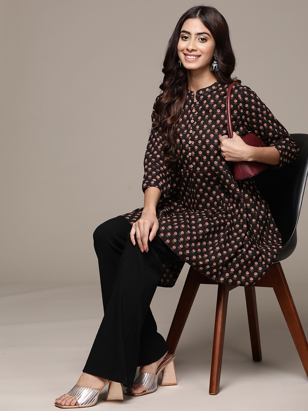 

Anubhutee Floral Printed Pure Cotton Kurti, Black
