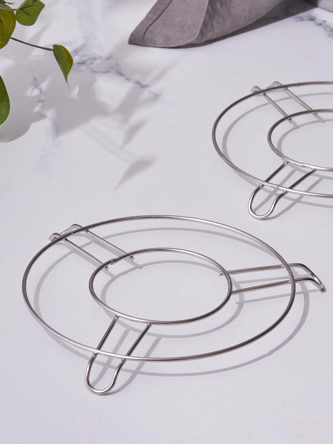 

Home Centre Glovia Silver Toned 2 Pieces Stainless Steel Round Trivets