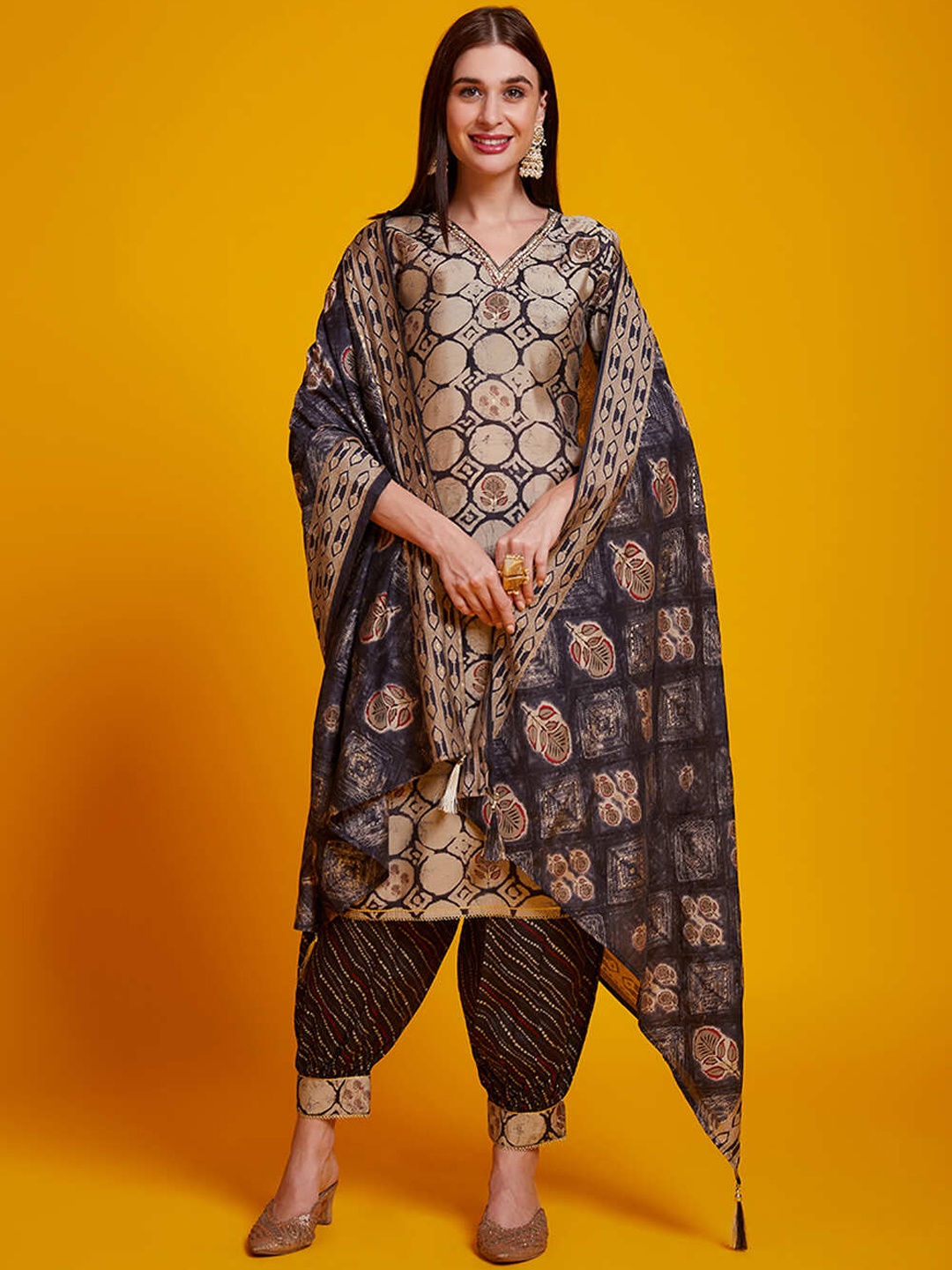 

Ittarr Geometric Printed Sequinned Kurta With Salwar & Dupatta, Black