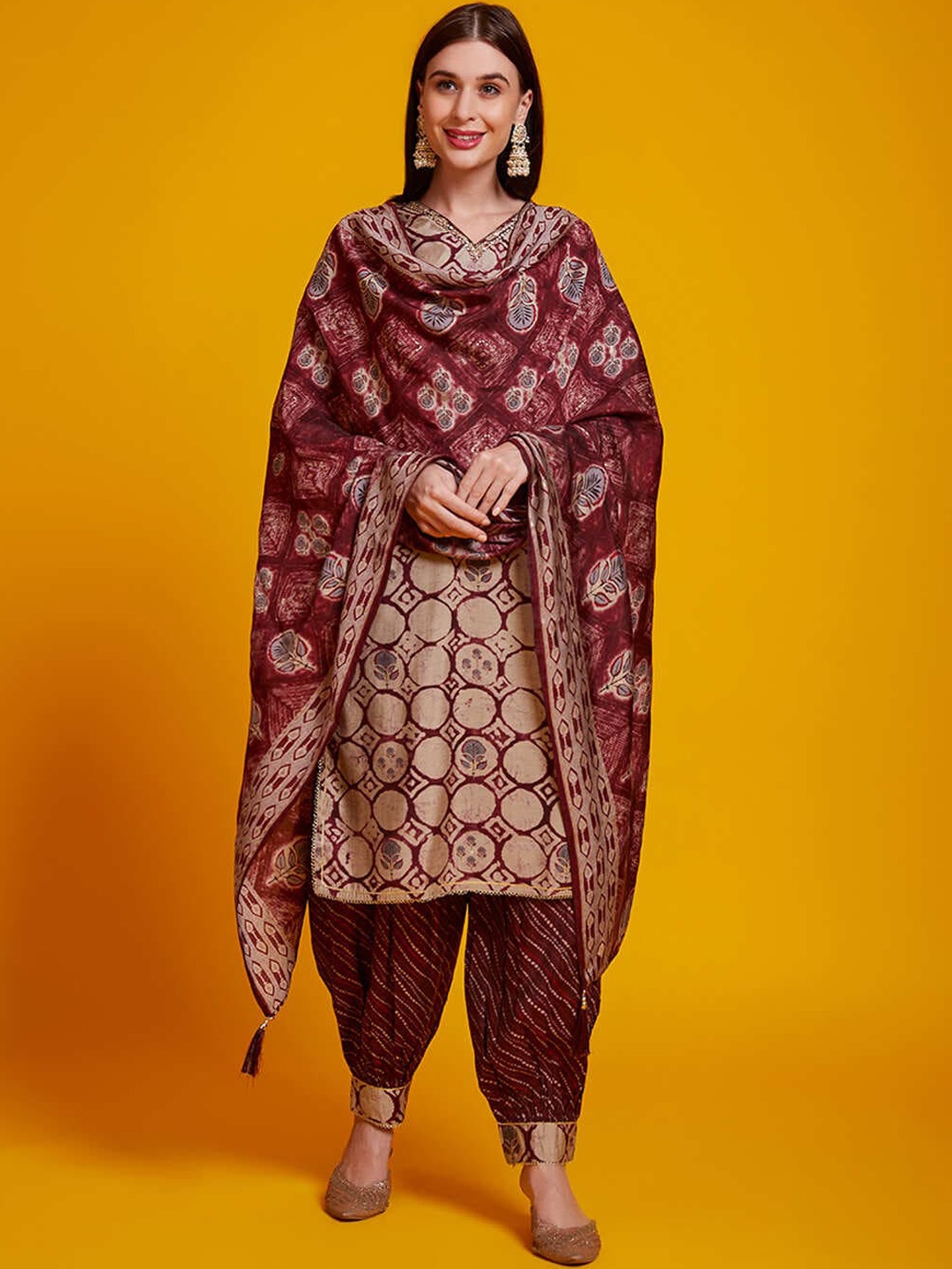 

Ittarr Geometric Printed Regular Kurta With Salwar & Dupatta, Red