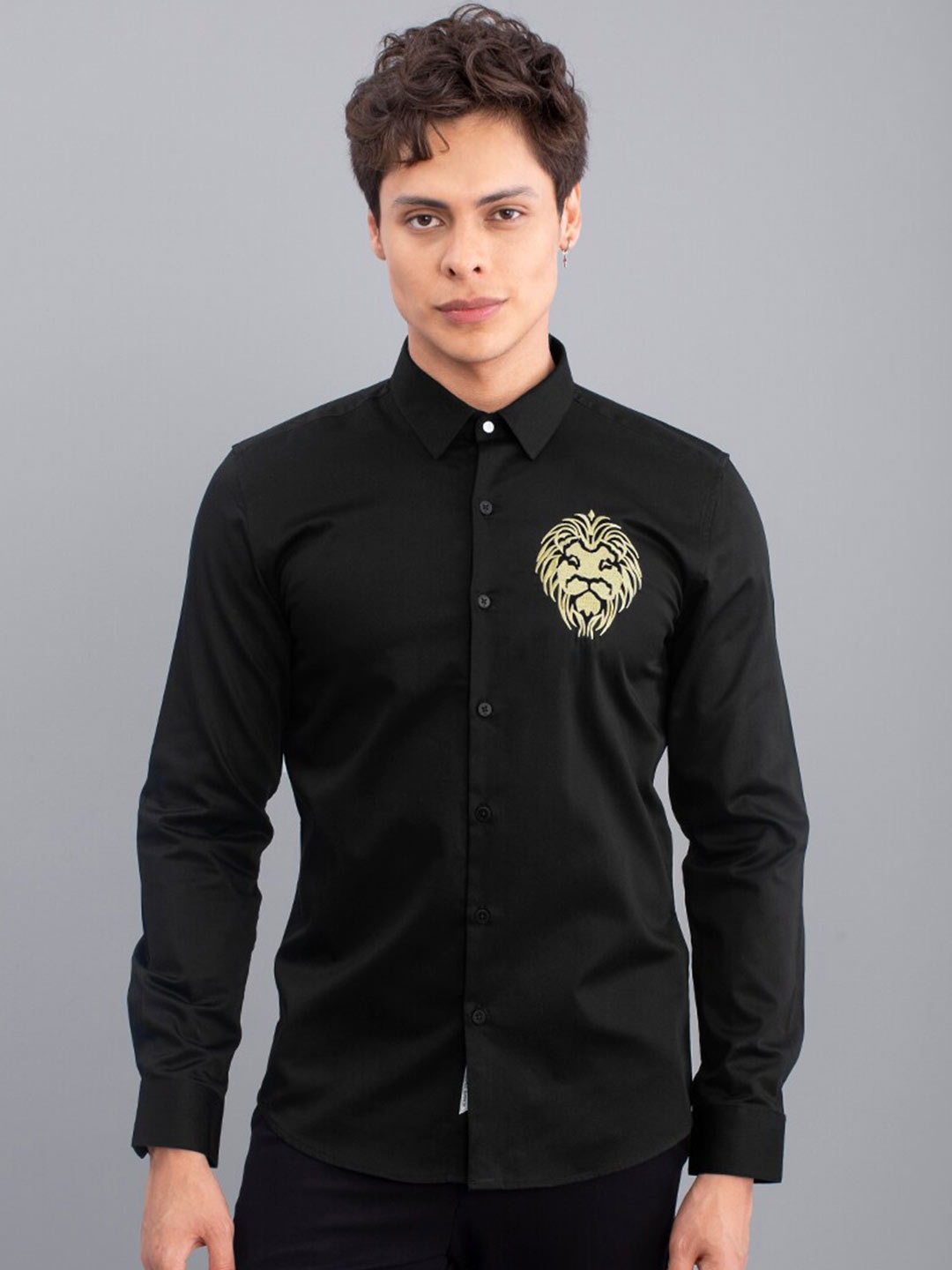 

Snitch Men Black Classic Slim Fit Opaque Casual Shirt