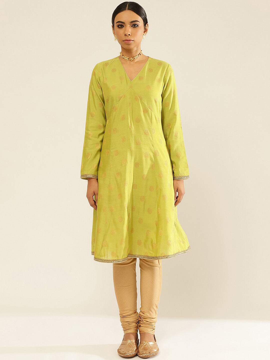 

Abhishti Women Green Ethnic Motifs Regular Kurta with Churidar