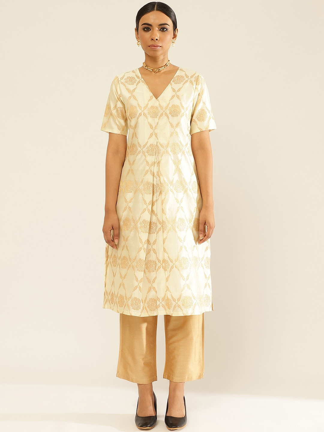 

Abhishti Ethnic Motifs V-Neck A-Line Kurta With Trouser, White