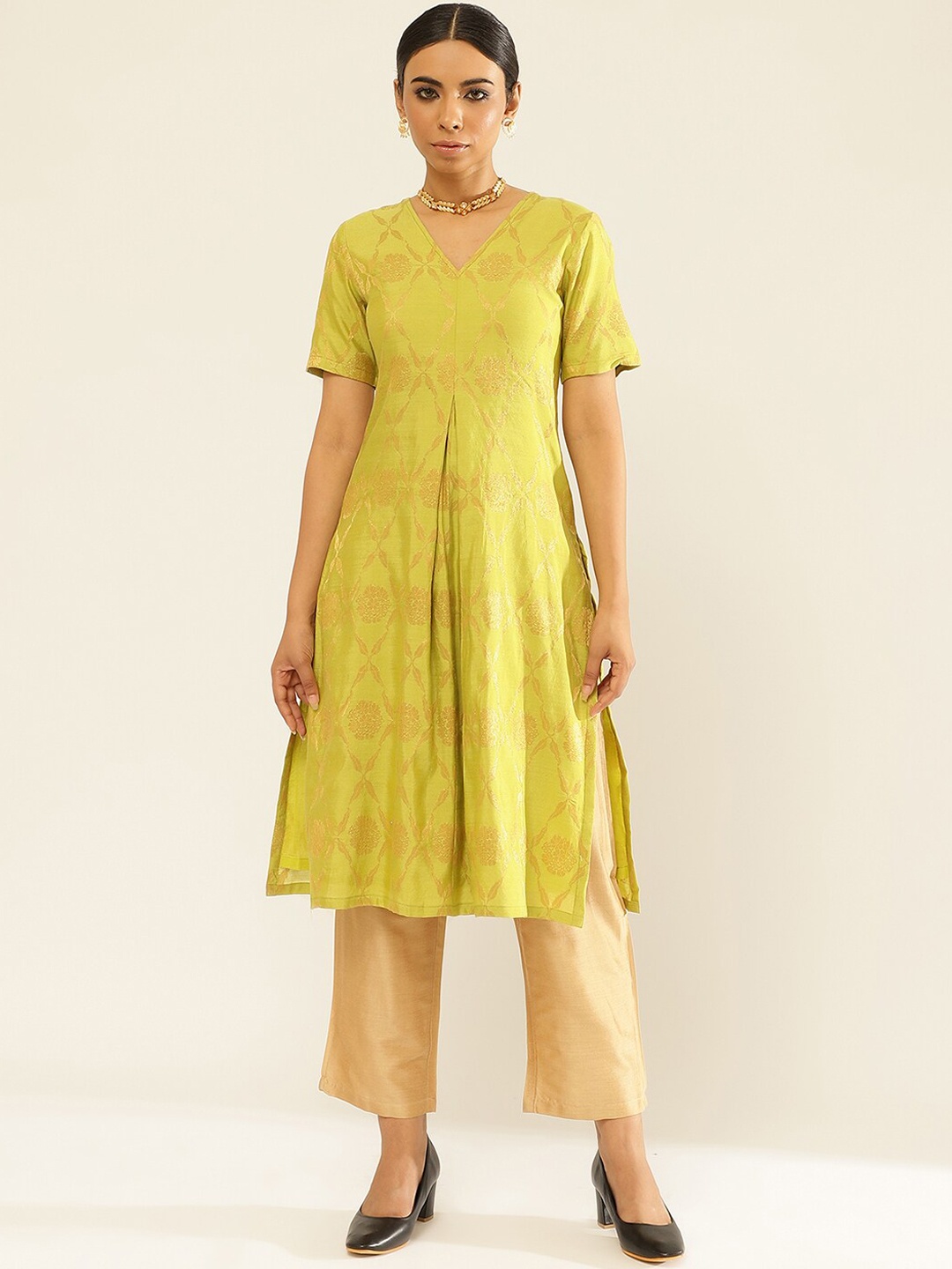 

Abhishti Ethnic Motifs V-Neck Regular Kurta With Trousers, Green