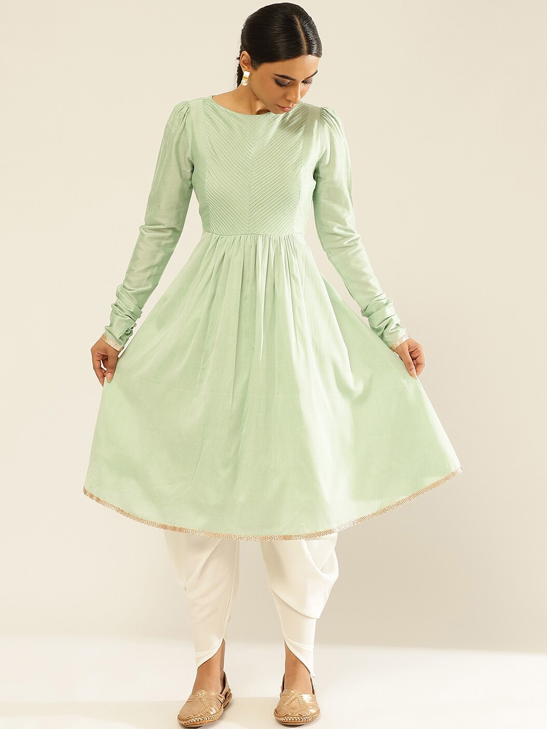 

Abhishti Yoke Design Empire Kurta With Dhoti Pants, Green