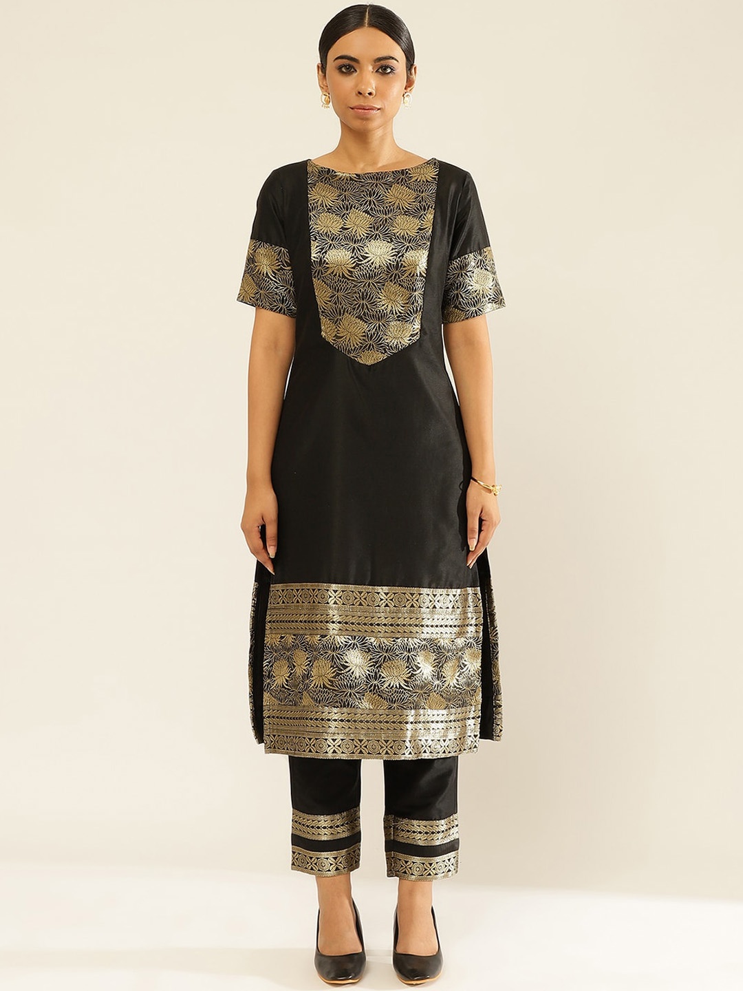 

Abhishti Ethnic Motif Boat Neck Regular Kurta With Trousers, Black