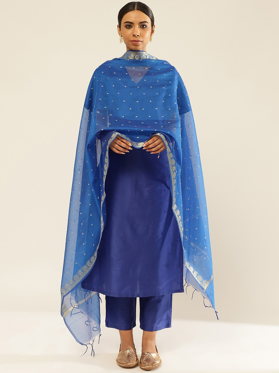 

Abhishti V-Neck Flared Sleeves Regular Kurta With Trousers, Blue