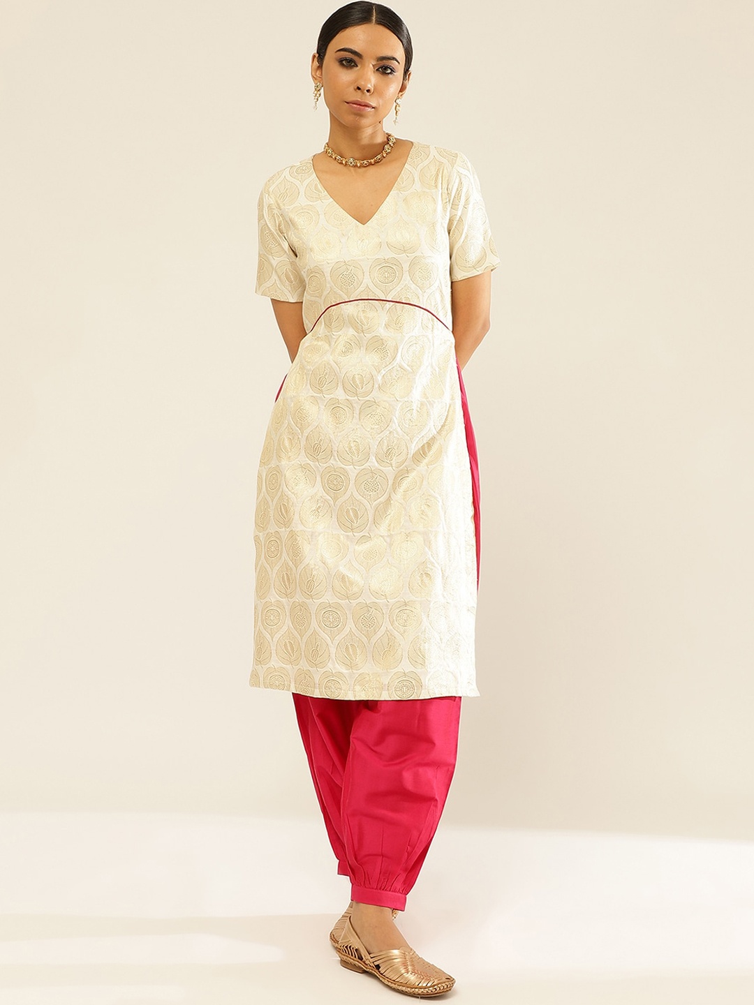 

Abhishti Ethnic Motifs V-Neck Regular Kurta With Salwar, White