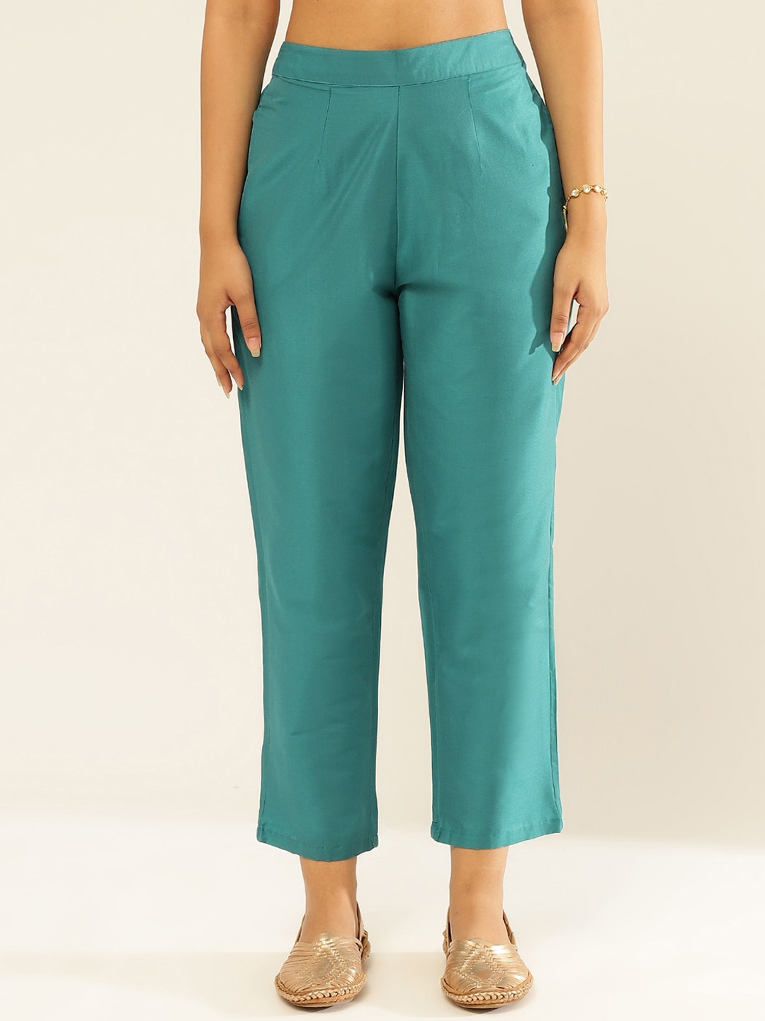 

Abhishti Women Mid-Rise Cropped Trousers, Green