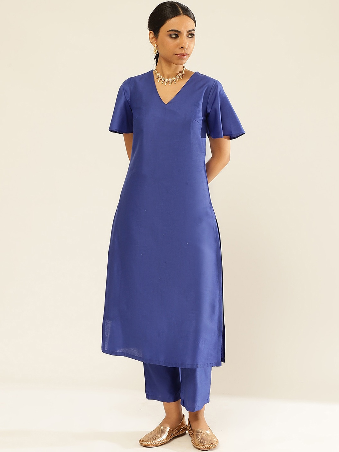 

Abhishti V-Neck Flared Sleeves Straight Kurta With Trousers, Blue