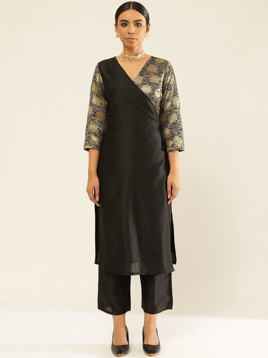 

Abhishti Floral Woven Design V-Neck Zari Work Straight Kurta With Trousers, Black