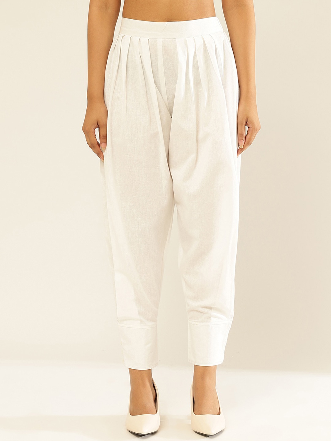 

Abhishti Women Pleated Cotton Cropped Trousers, White