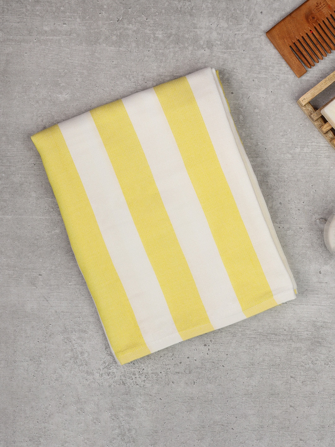 

ZAHYA Yellow & White Cotton-Bamboo Highly Absorbent Bath Towel